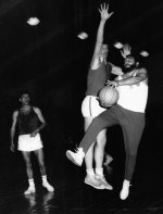 fidel-castro-basketball-pictures (1).jpg