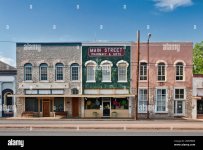 store-fronts-in-flatonia-texas-usa-2BWFRBK.jpg